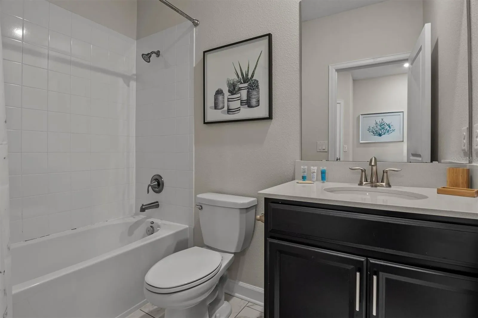 Slide show image of the Orlando Florida Home for Sale 24