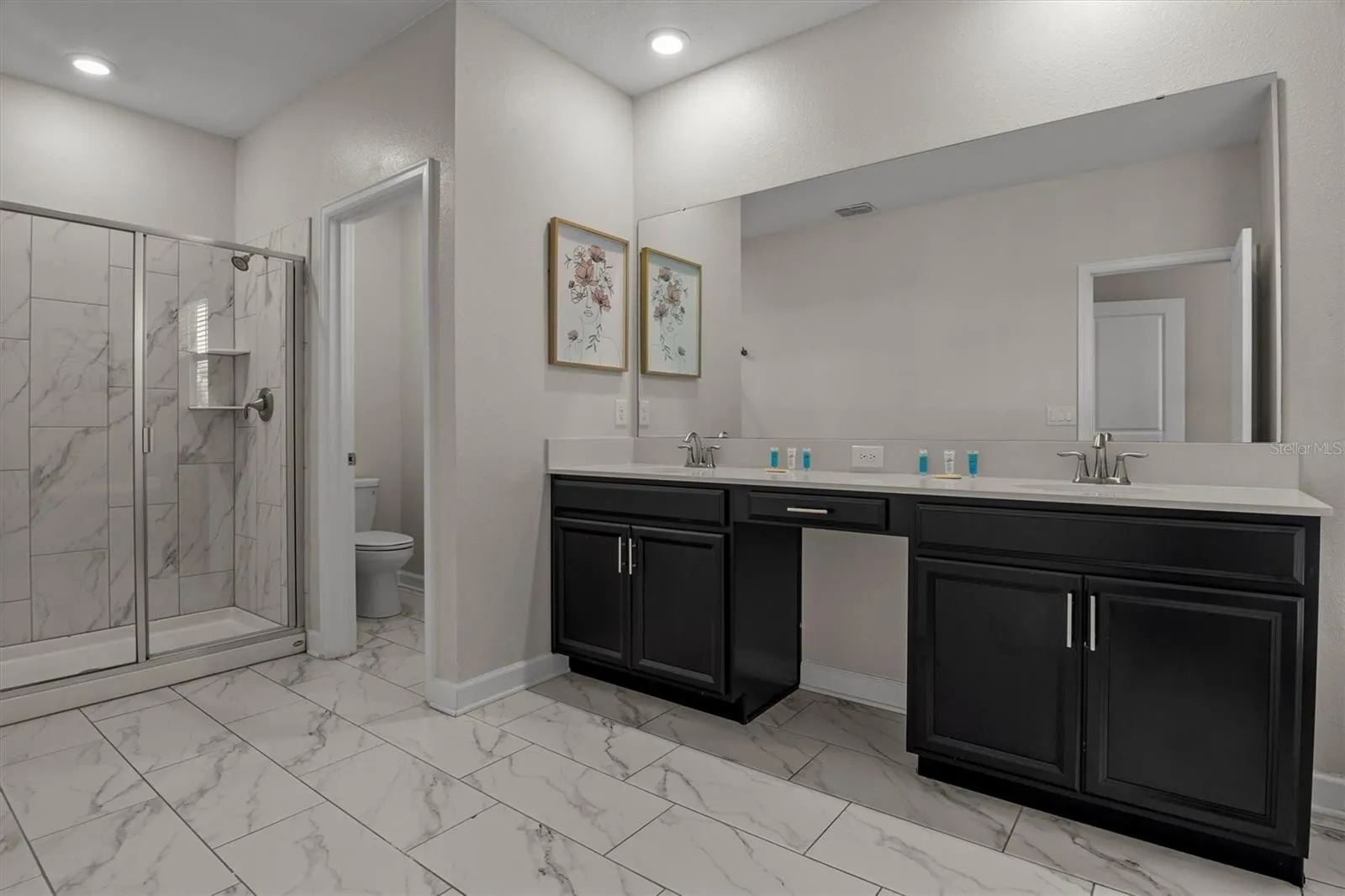 Slide show image of the Orlando Florida Home for Sale 26