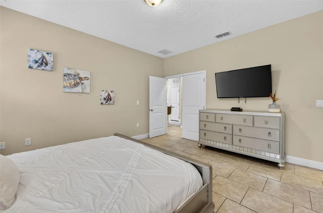 Slide show image of the Orlando Florida Home for Sale 14