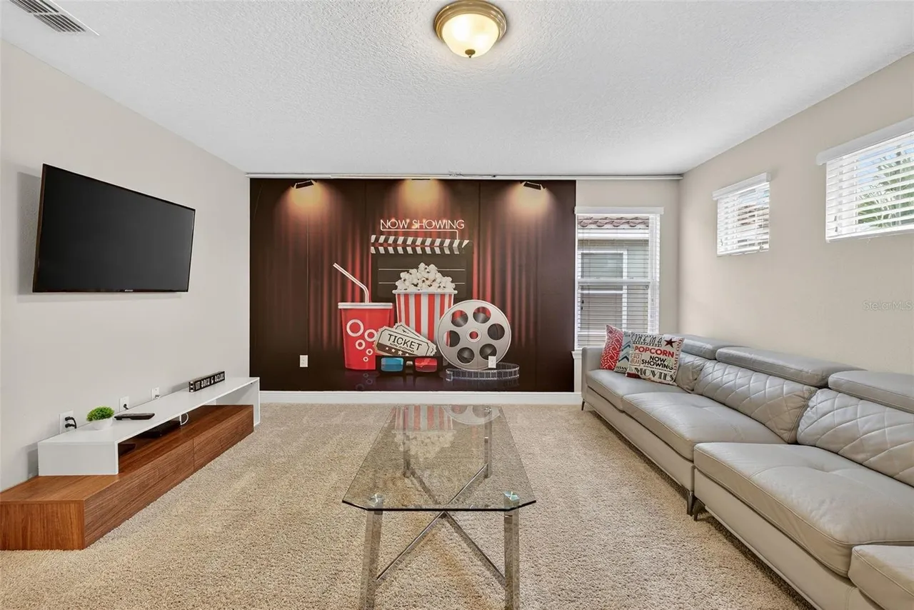 Slide show image of the Orlando Florida Home for Sale 23