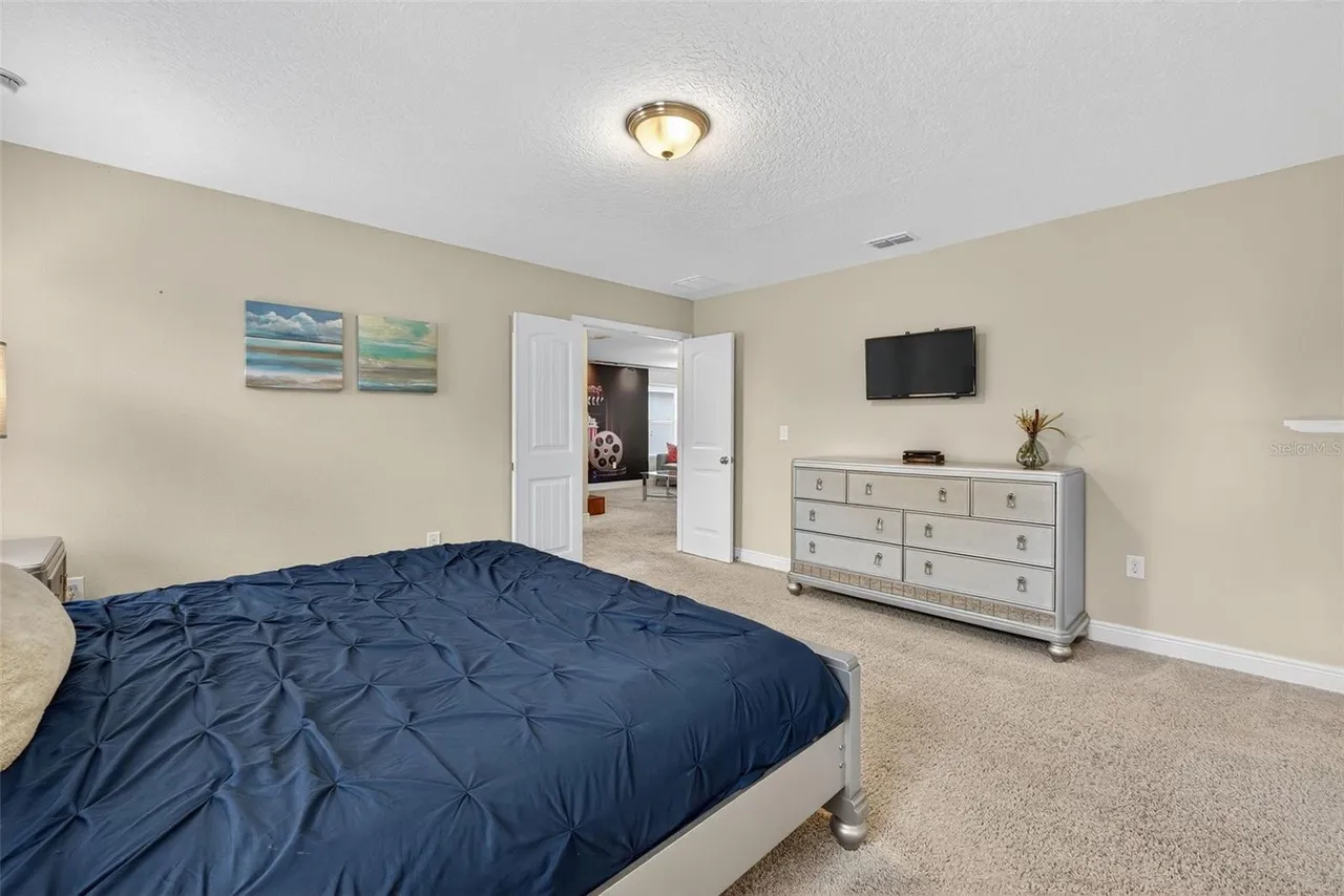 Slide show image of the Orlando Florida Home for Sale 26