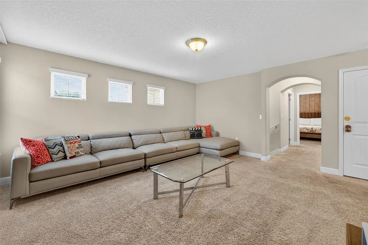 Slide show image of the Orlando Florida Home for Sale 33