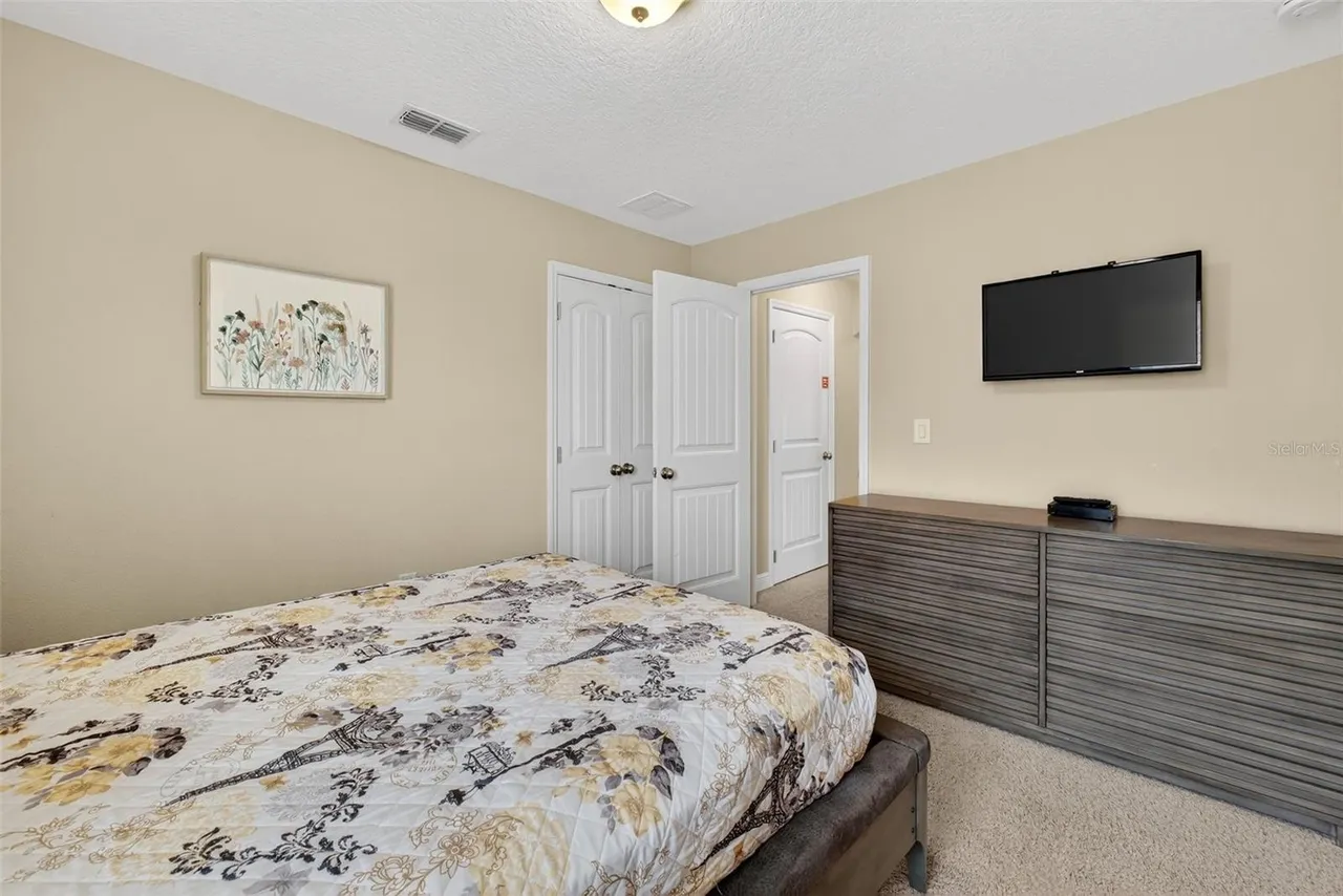 Slide show image of the Orlando Florida Home for Sale 35