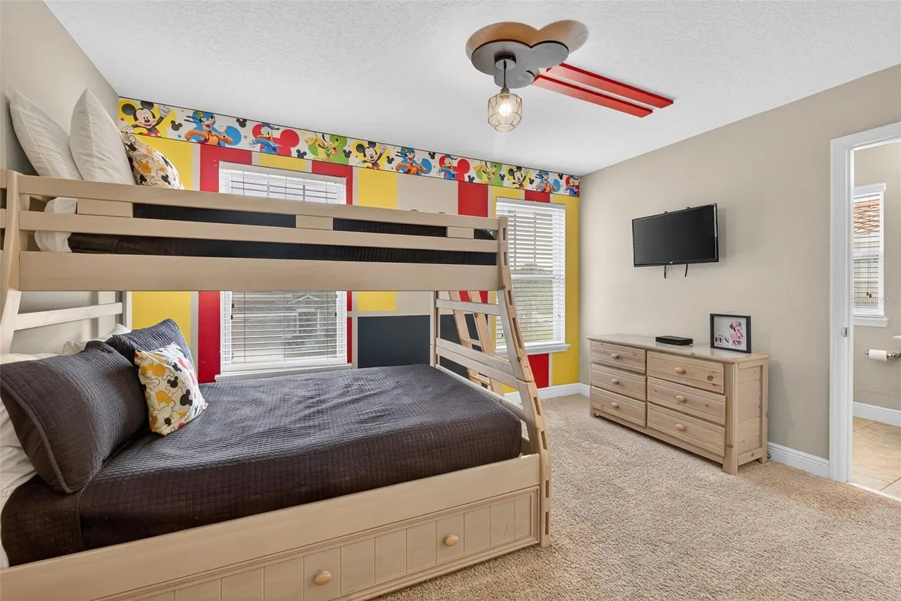 Slide show image of the Orlando Florida Home for Sale 37