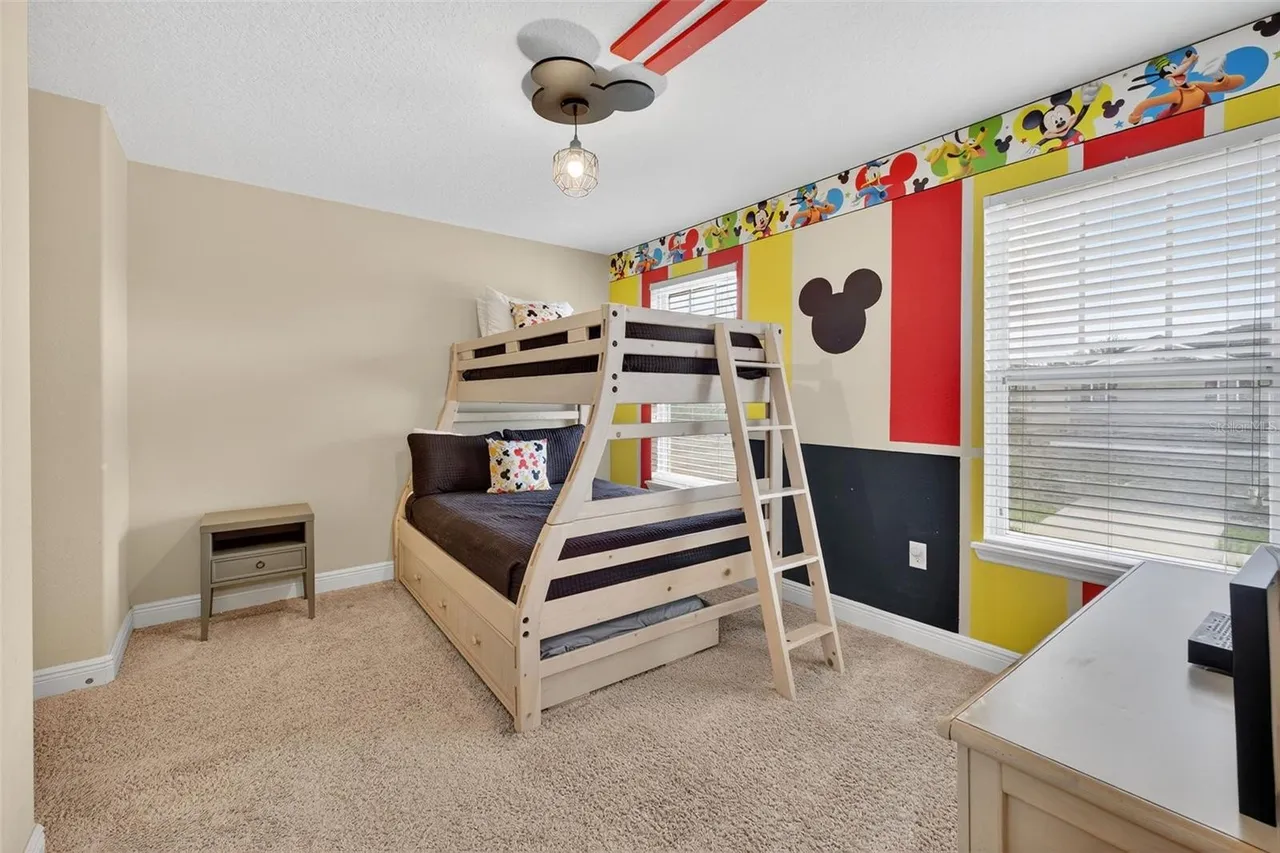 Slide show image of the Orlando Florida Home for Sale 38