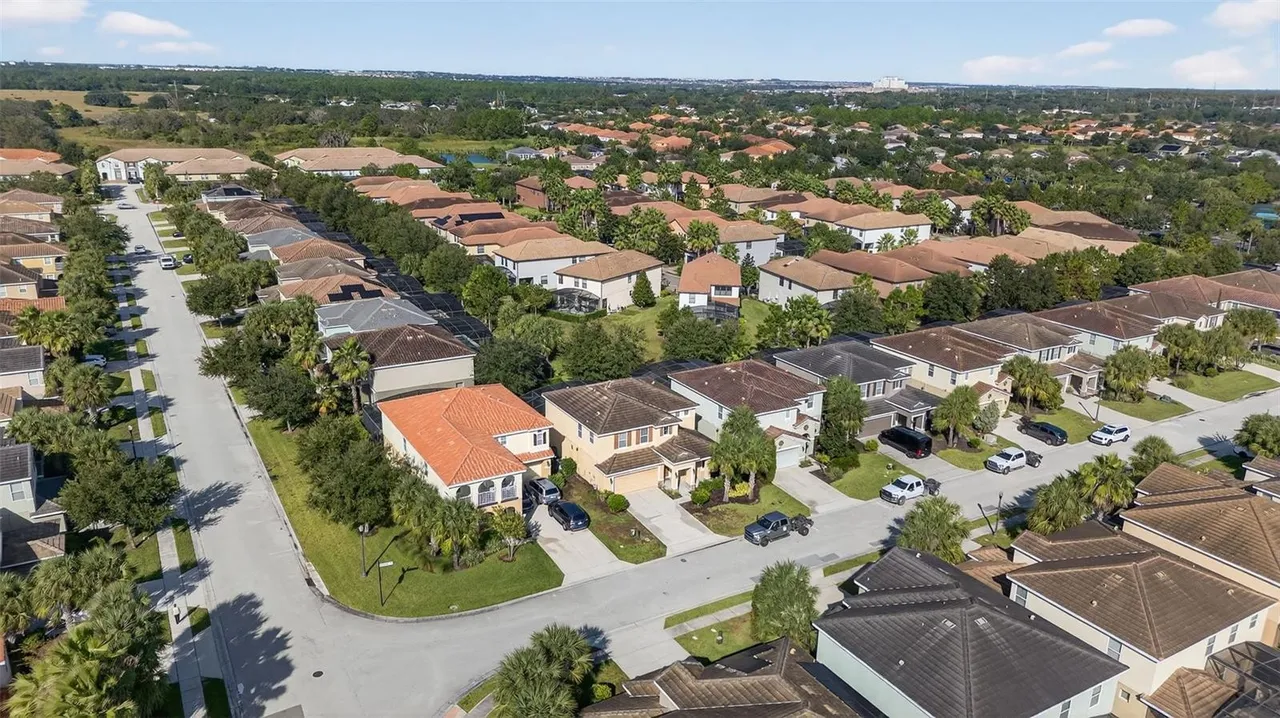 Slide show image of the Orlando Florida Home for Sale 45