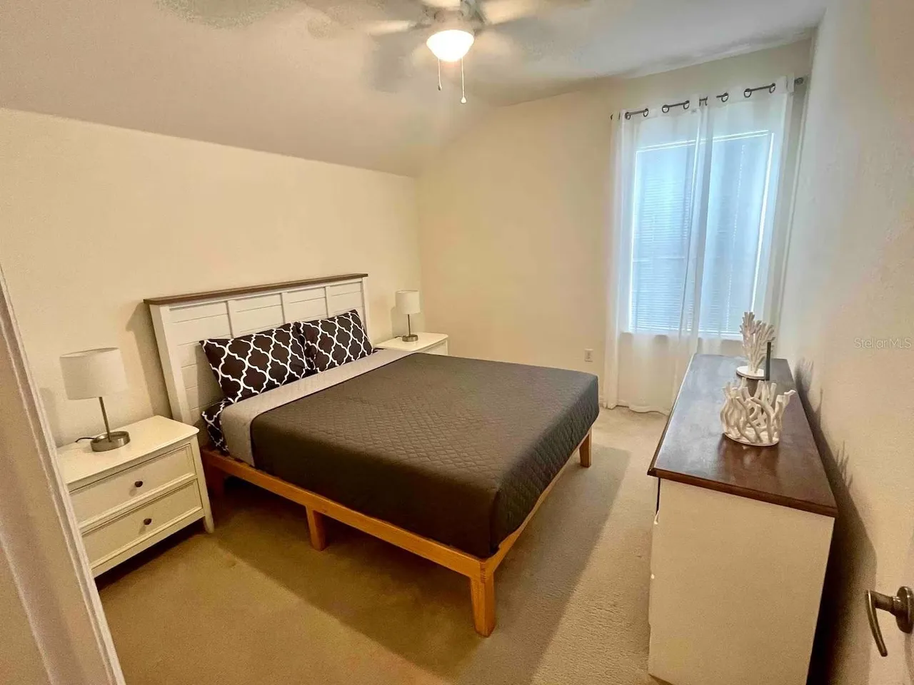 Slide show image of the Orlando Florida Home for Sale 17