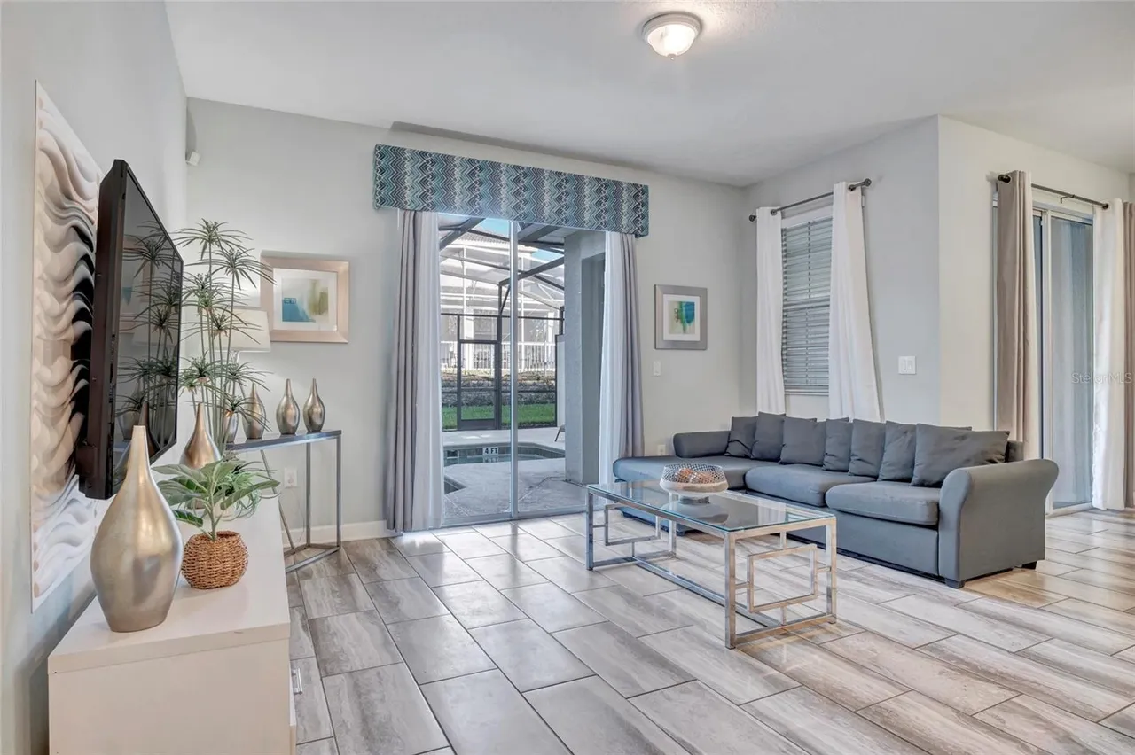 Slide show image of the Orlando Florida Home for Sale 12