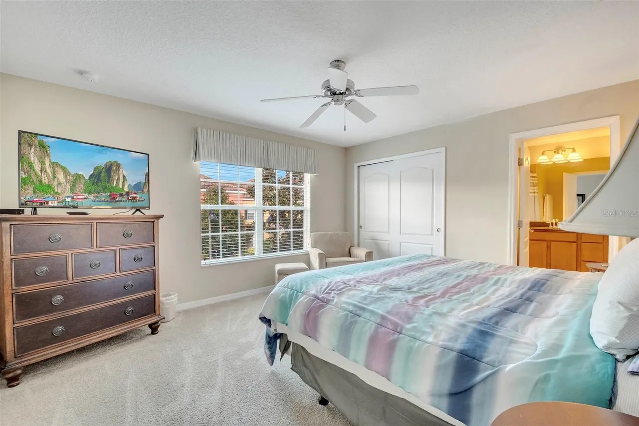 Slide show image of the Orlando Florida Home for Sale 33
