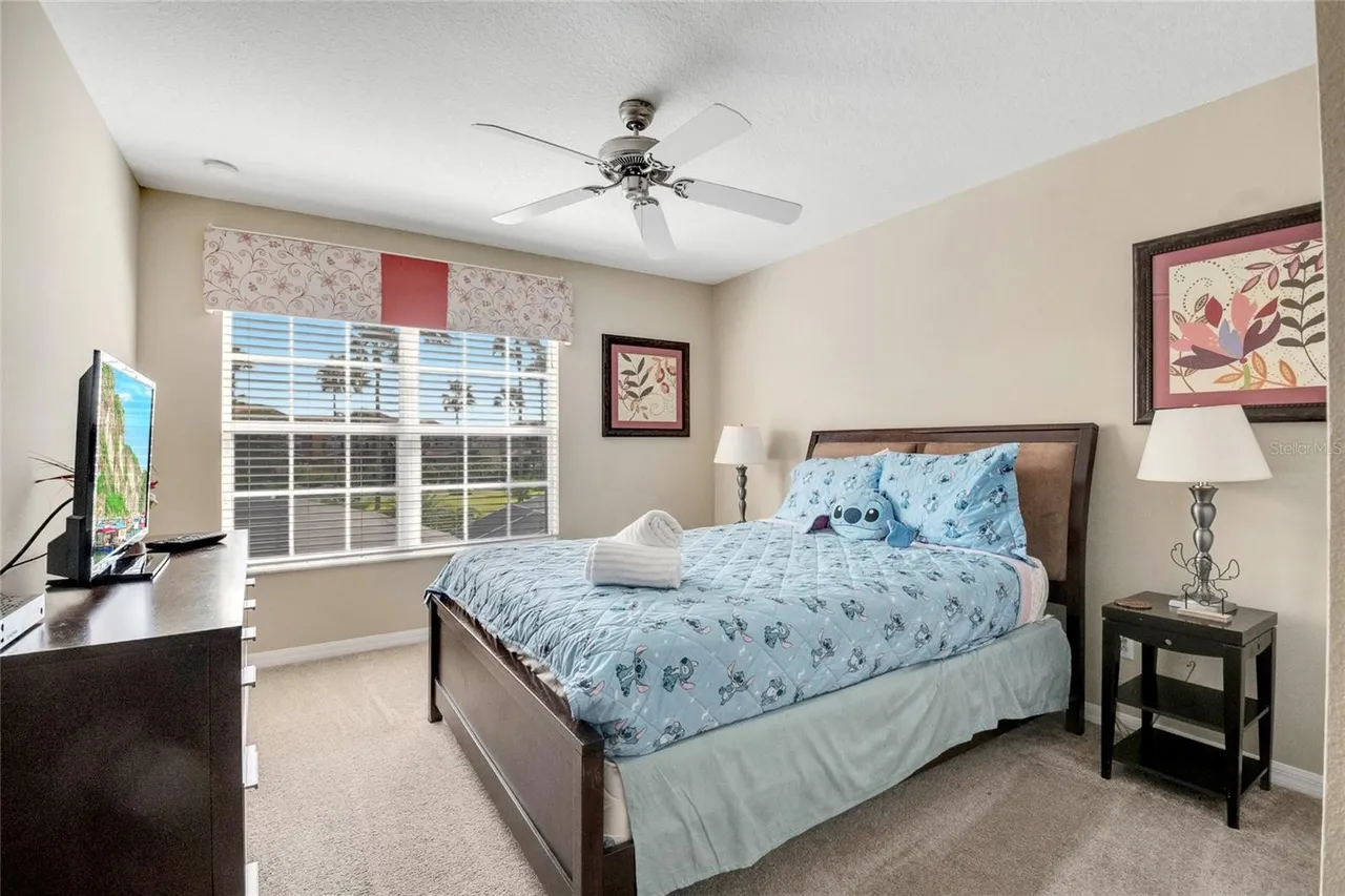 Slide show image of the Orlando Florida Home for Sale 40