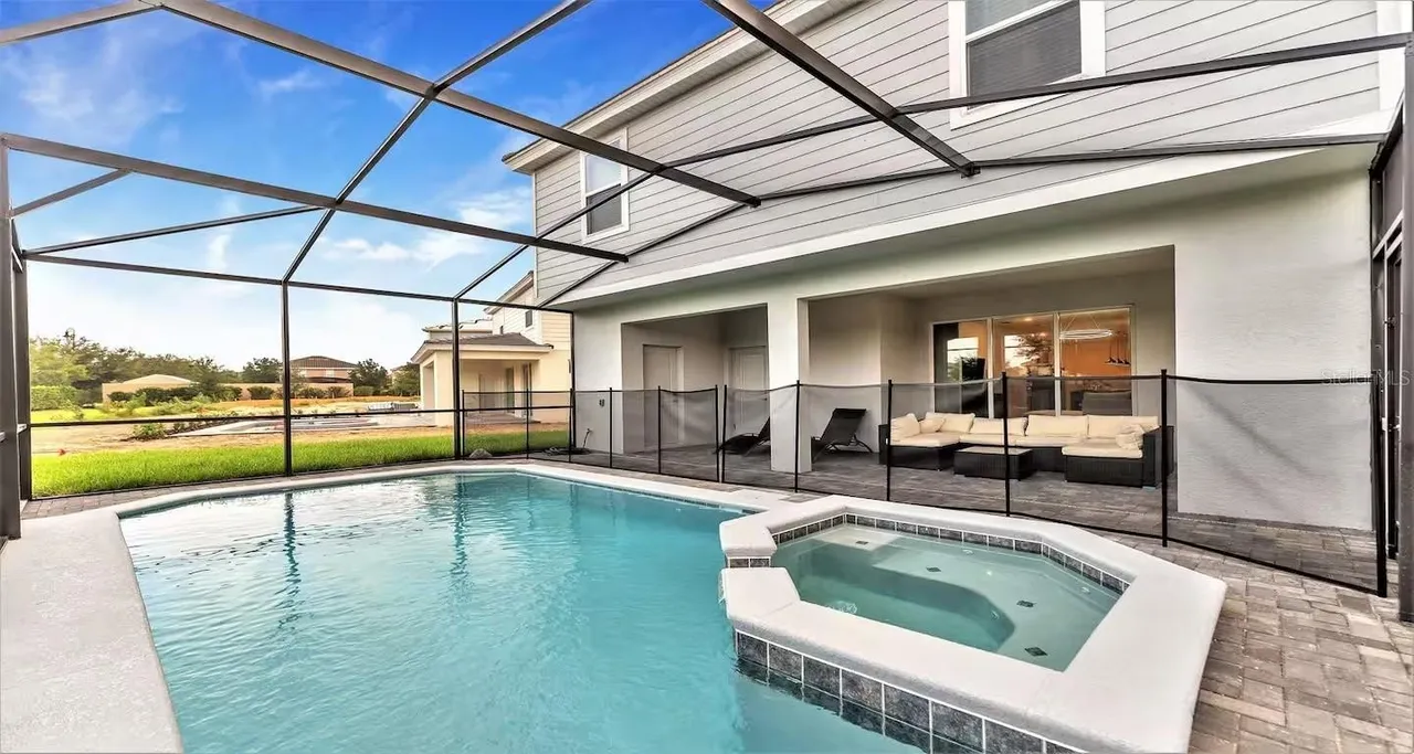 Slide show image of the Orlando Florida Home for Sale 02