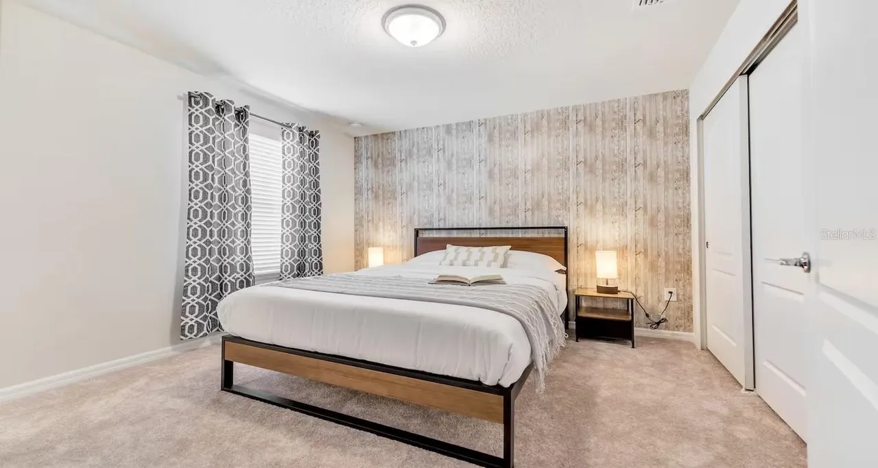 Slide show image of the Orlando Florida Home for Sale 12