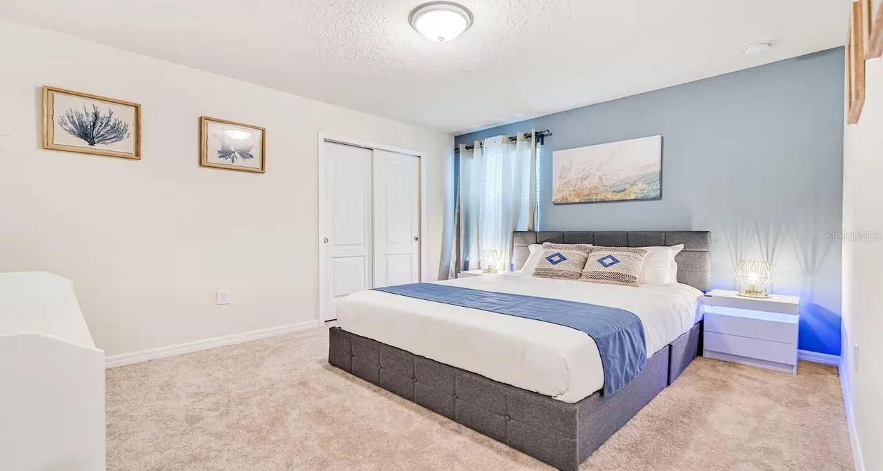 Slide show image of the Orlando Florida Home for Sale 15