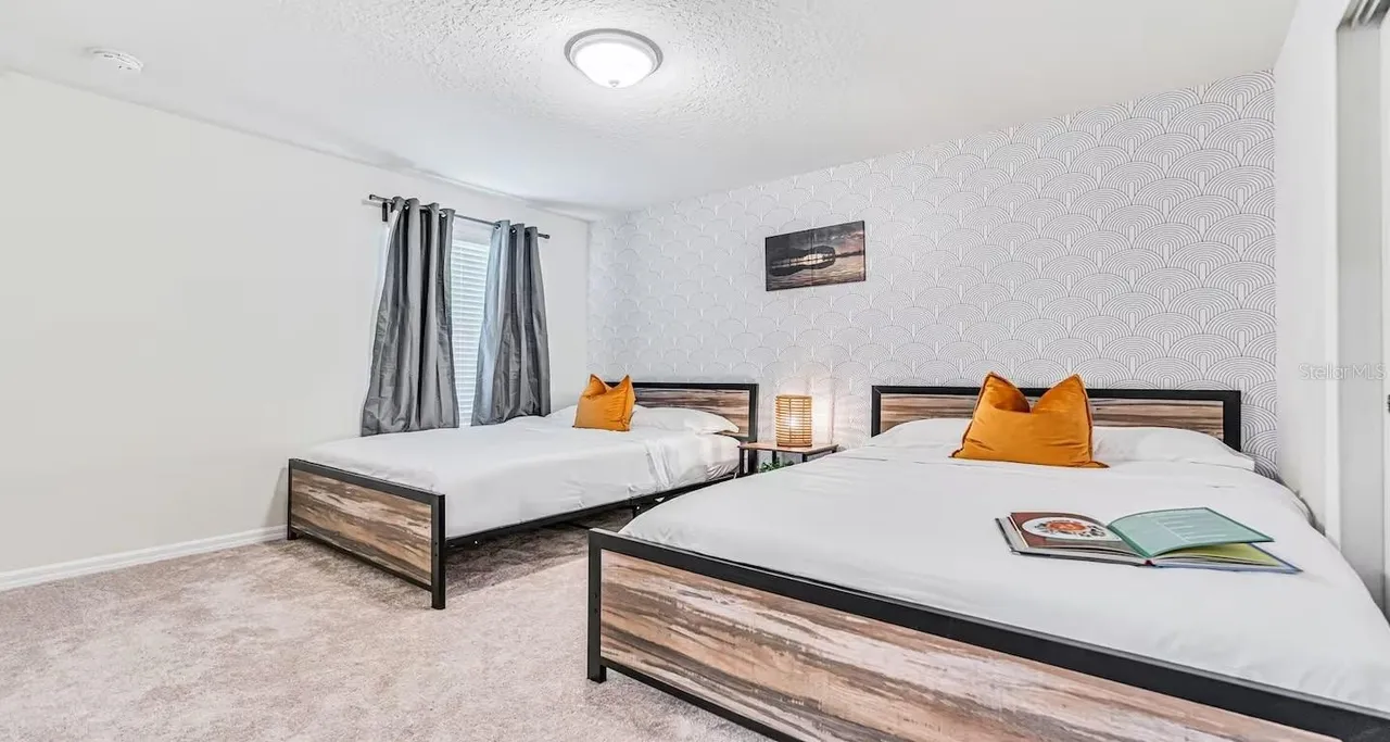 Slide show image of the Orlando Florida Home for Sale 16