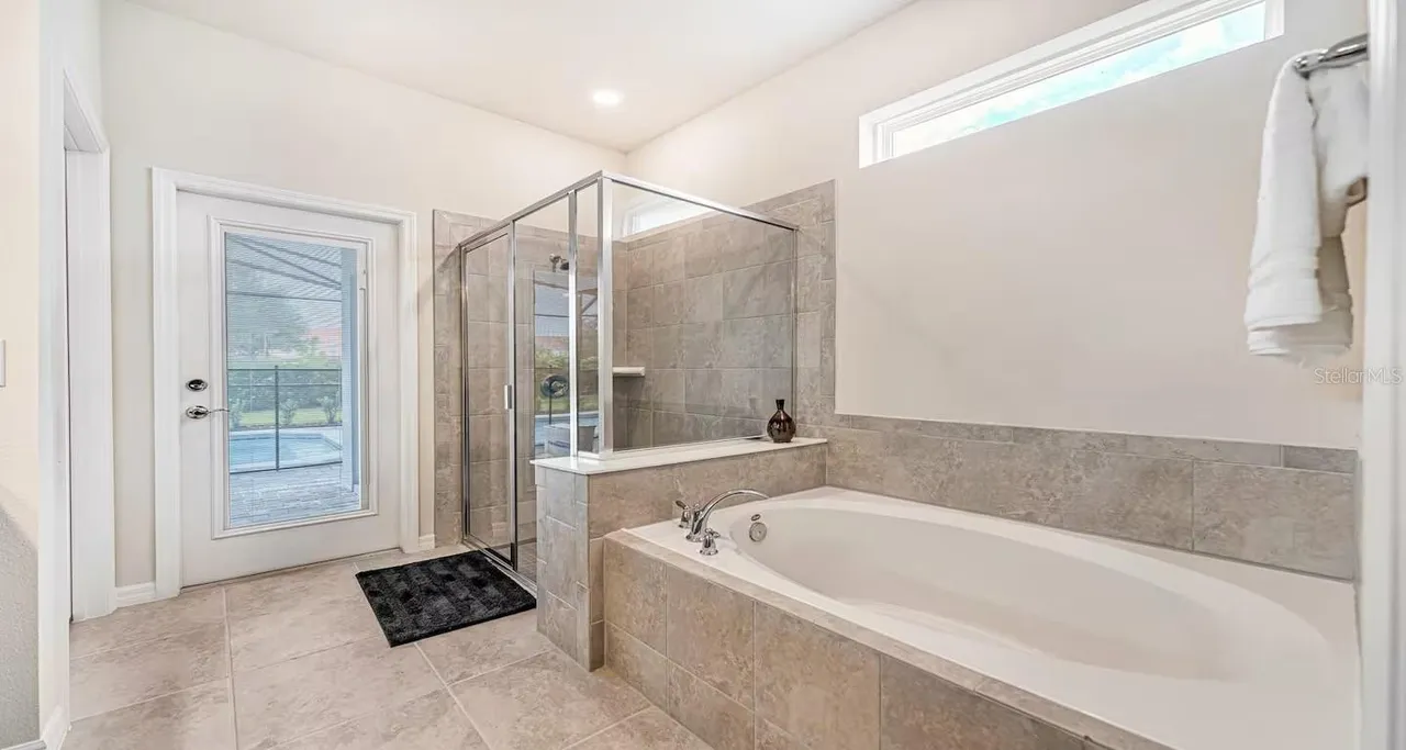 Slide show image of the Orlando Florida Home for Sale 24