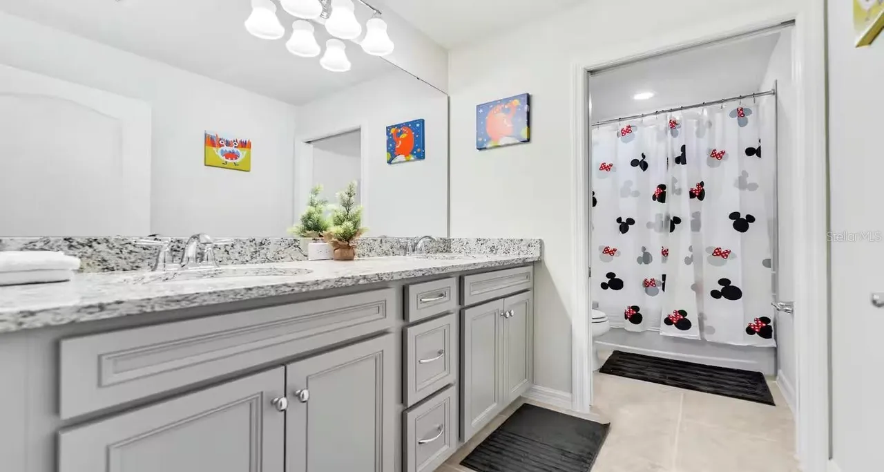 Slide show image of the Orlando Florida Home for Sale 25