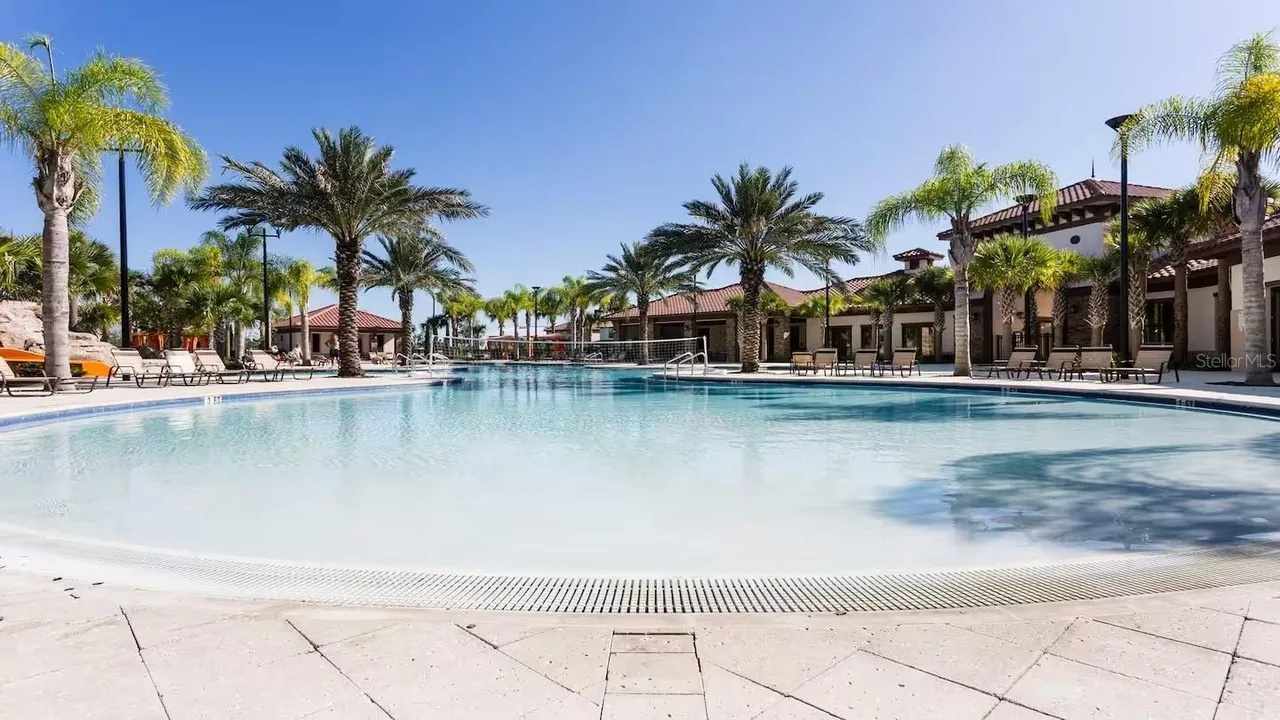 Slide show image of the Orlando Florida Home for Sale 31