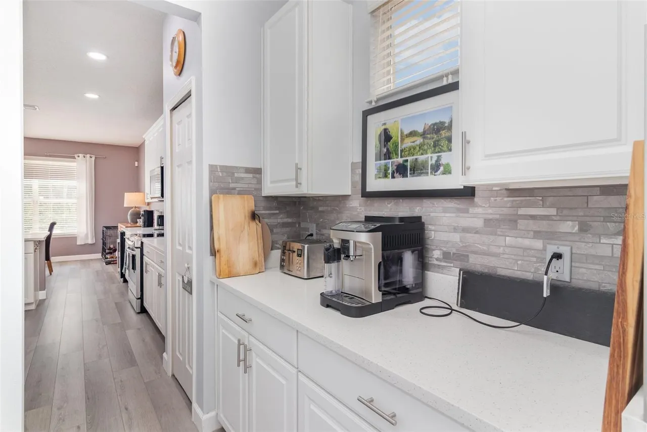 Slide show image of the Orlando Florida Home for Sale 11