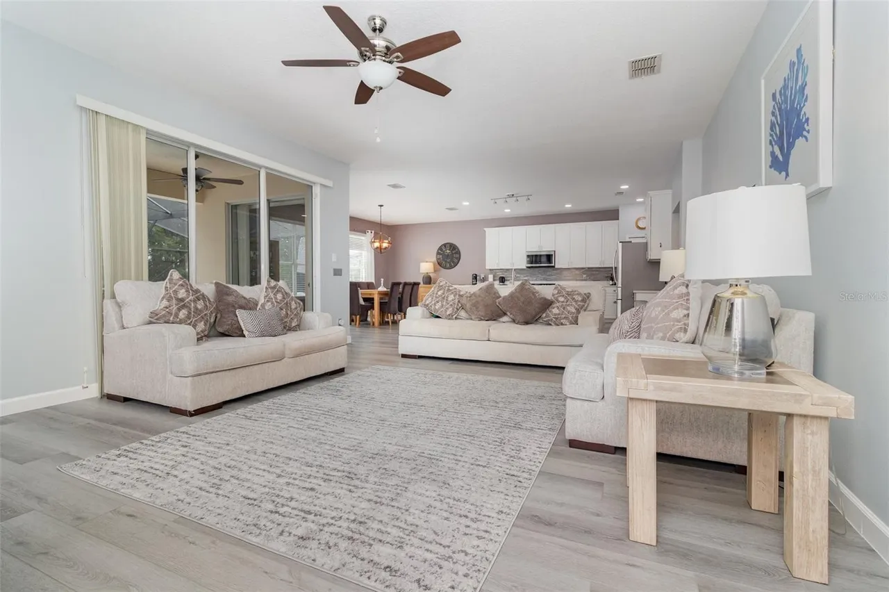 Slide show image of the Orlando Florida Home for Sale 15