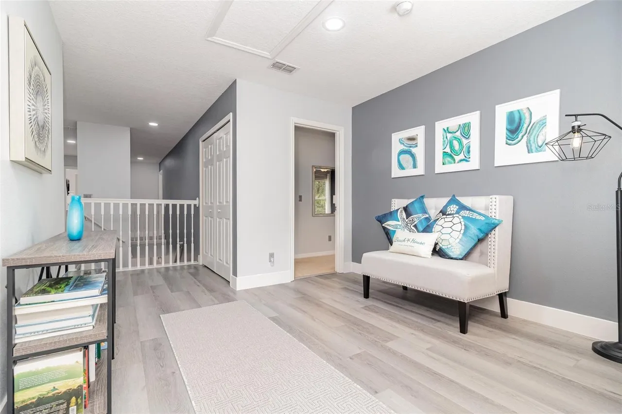 Slide show image of the Orlando Florida Home for Sale 19