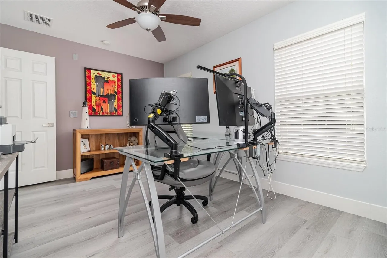 Slide show image of the Orlando Florida Home for Sale 25