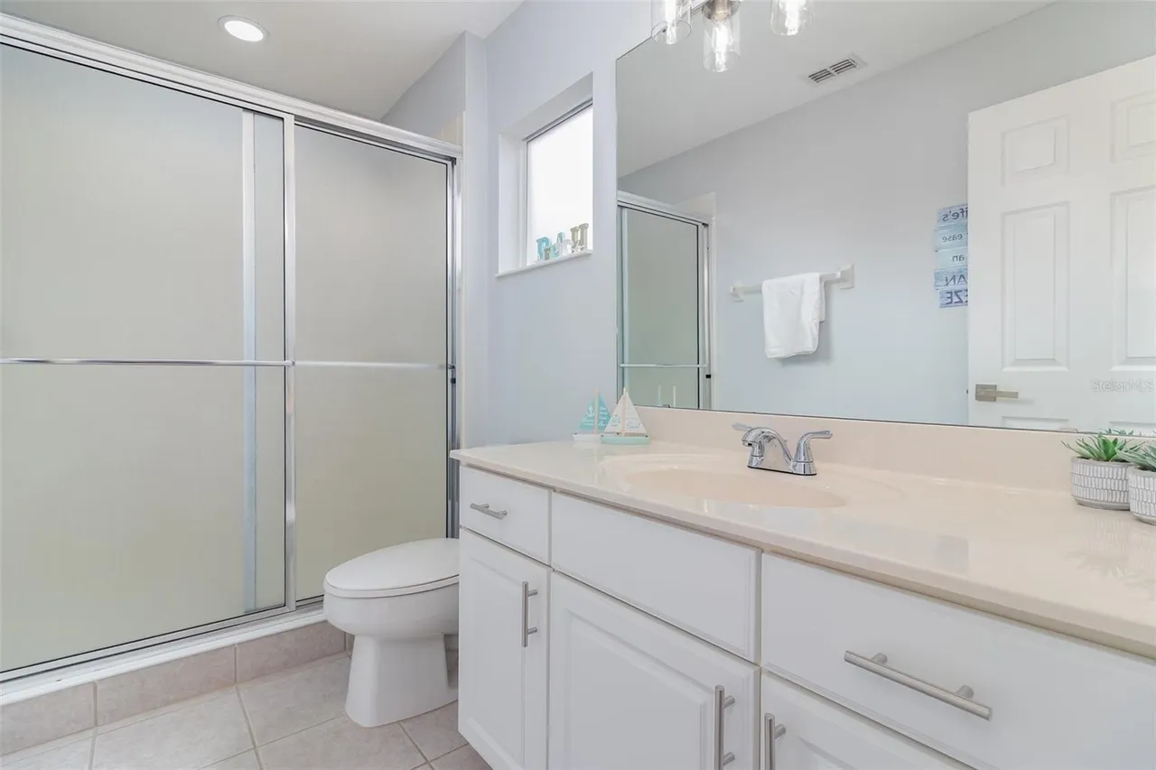 Slide show image of the Orlando Florida Home for Sale 31