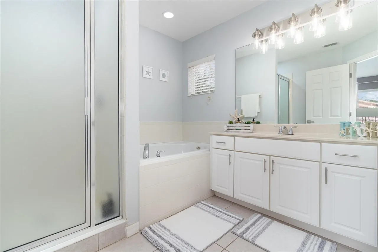 Slide show image of the Orlando Florida Home for Sale 34