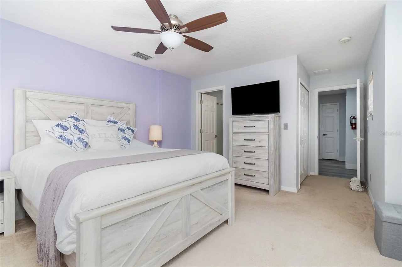 Slide show image of the Orlando Florida Home for Sale 35