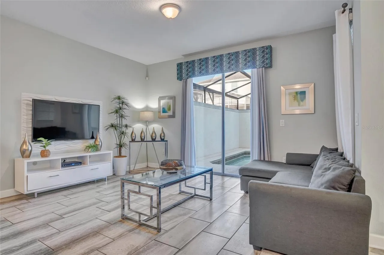 Slide show image of the Orlando Florida Home for Sale 10