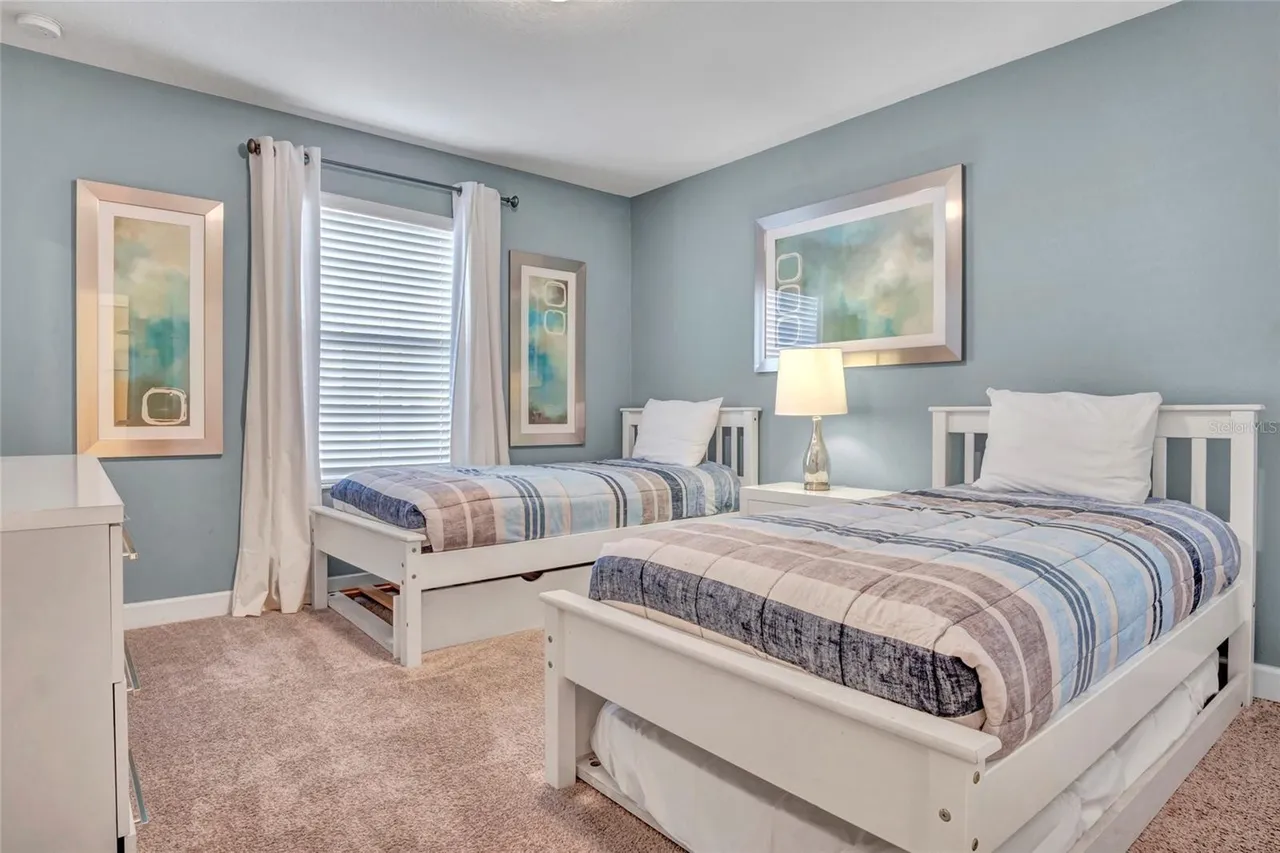 Slide show image of the Orlando Florida Home for Sale 18