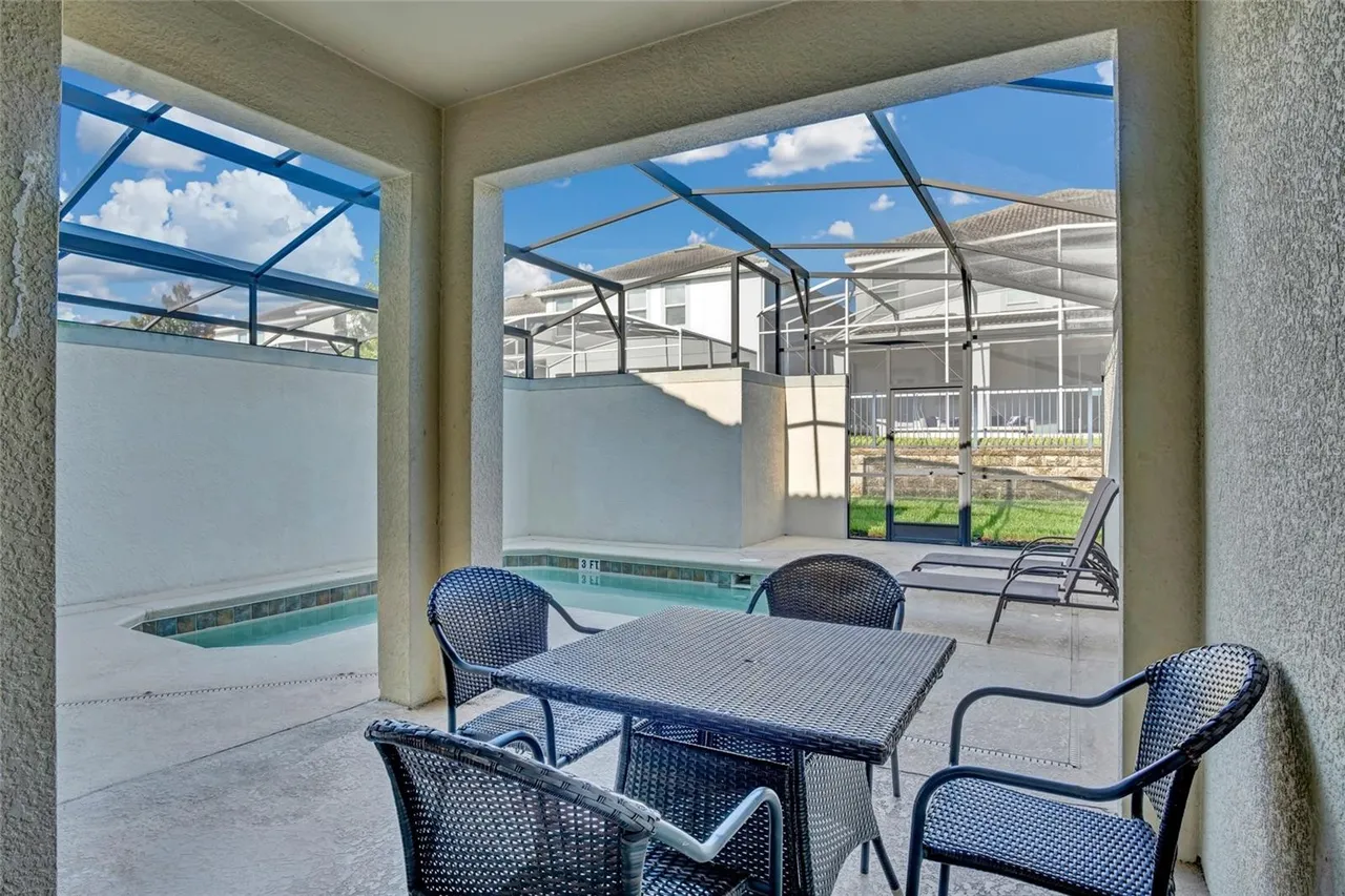 Slide show image of the Orlando Florida Home for Sale 19