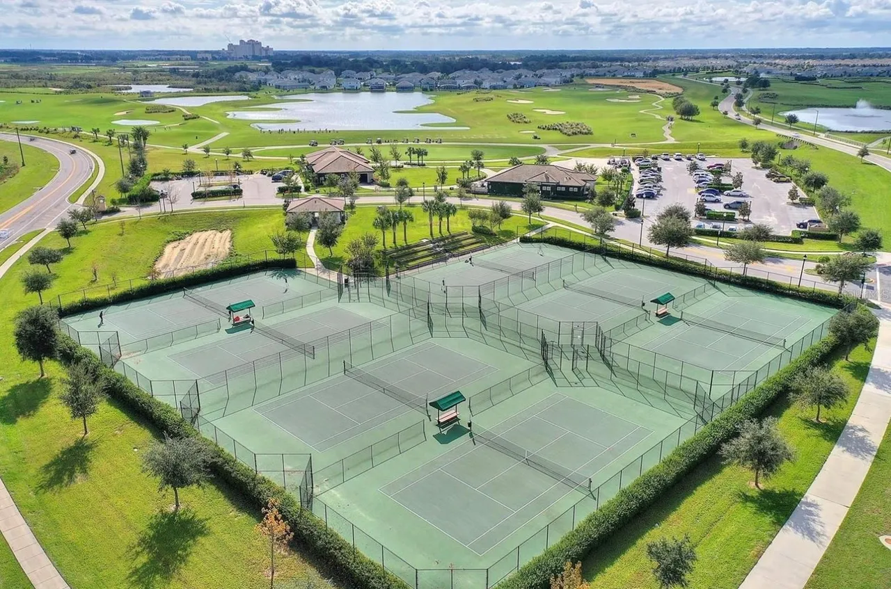 Slide show image of the Orlando Florida Home for Sale 32