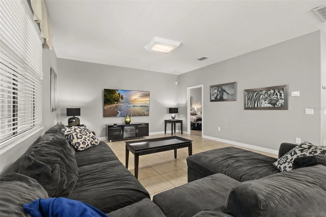 Slide show image of the Orlando Florida Home for Sale 12