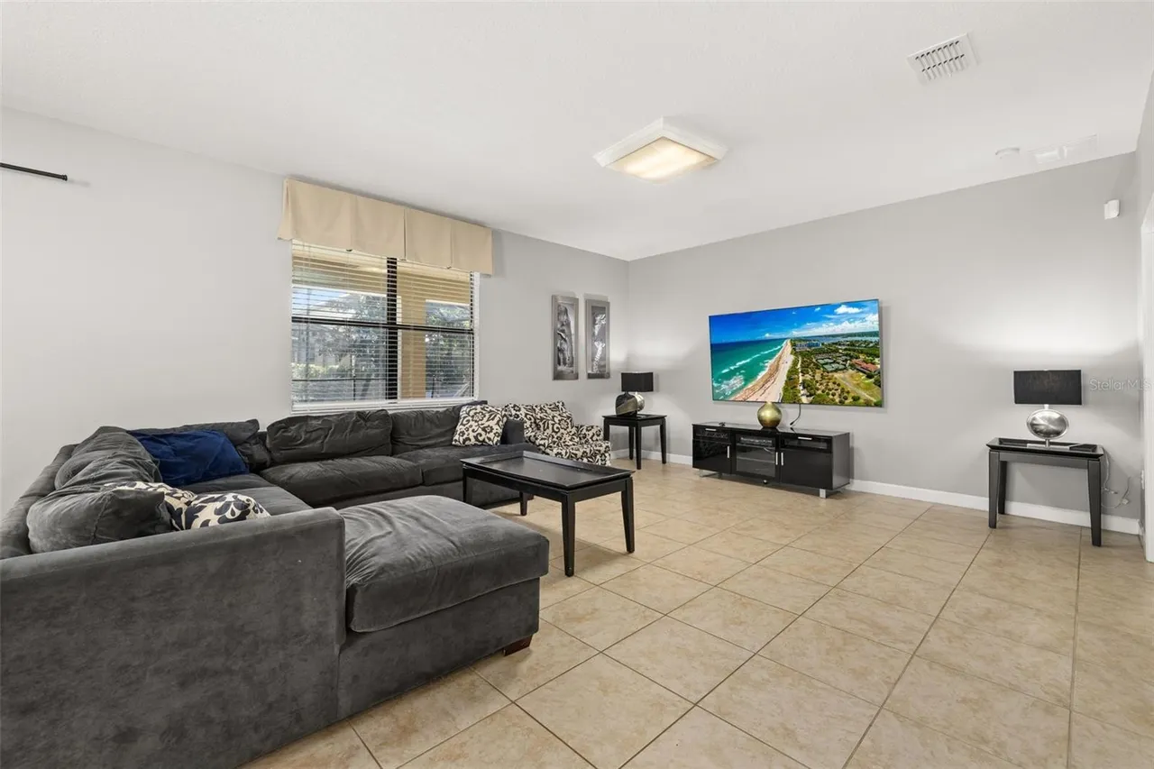 Slide show image of the Orlando Florida Home for Sale 13