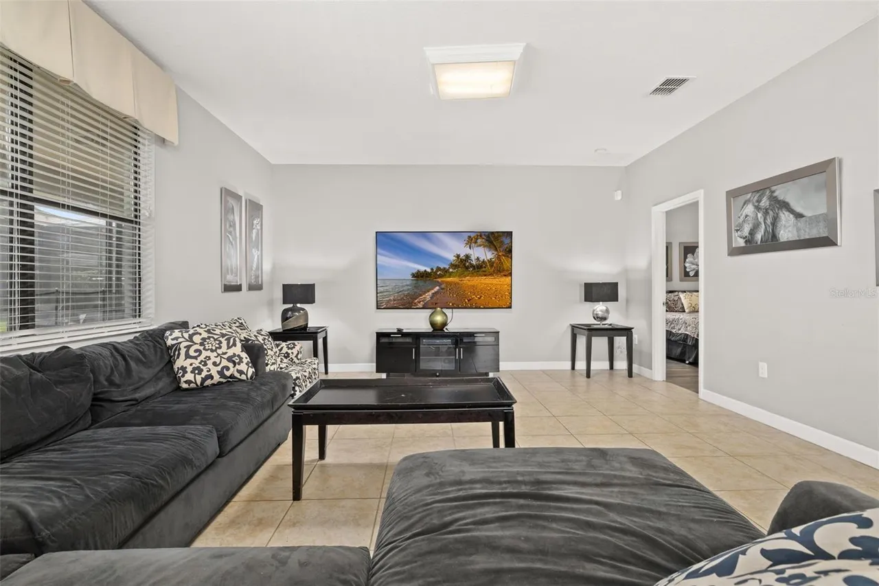 Slide show image of the Orlando Florida Home for Sale 15