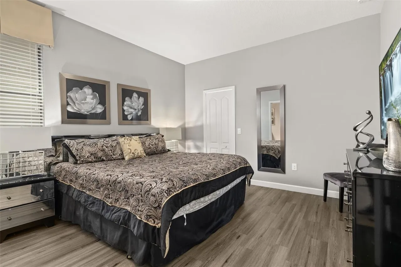 Slide show image of the Orlando Florida Home for Sale 16