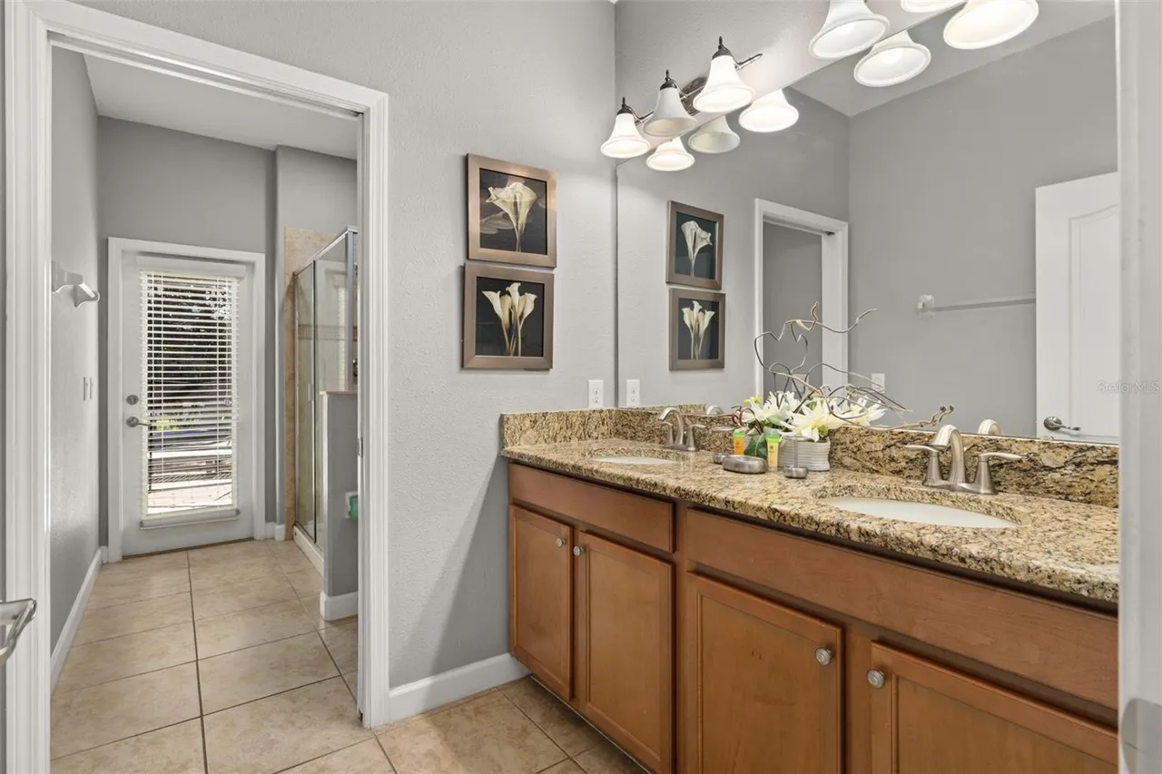 Slide show image of the Orlando Florida Home for Sale 18