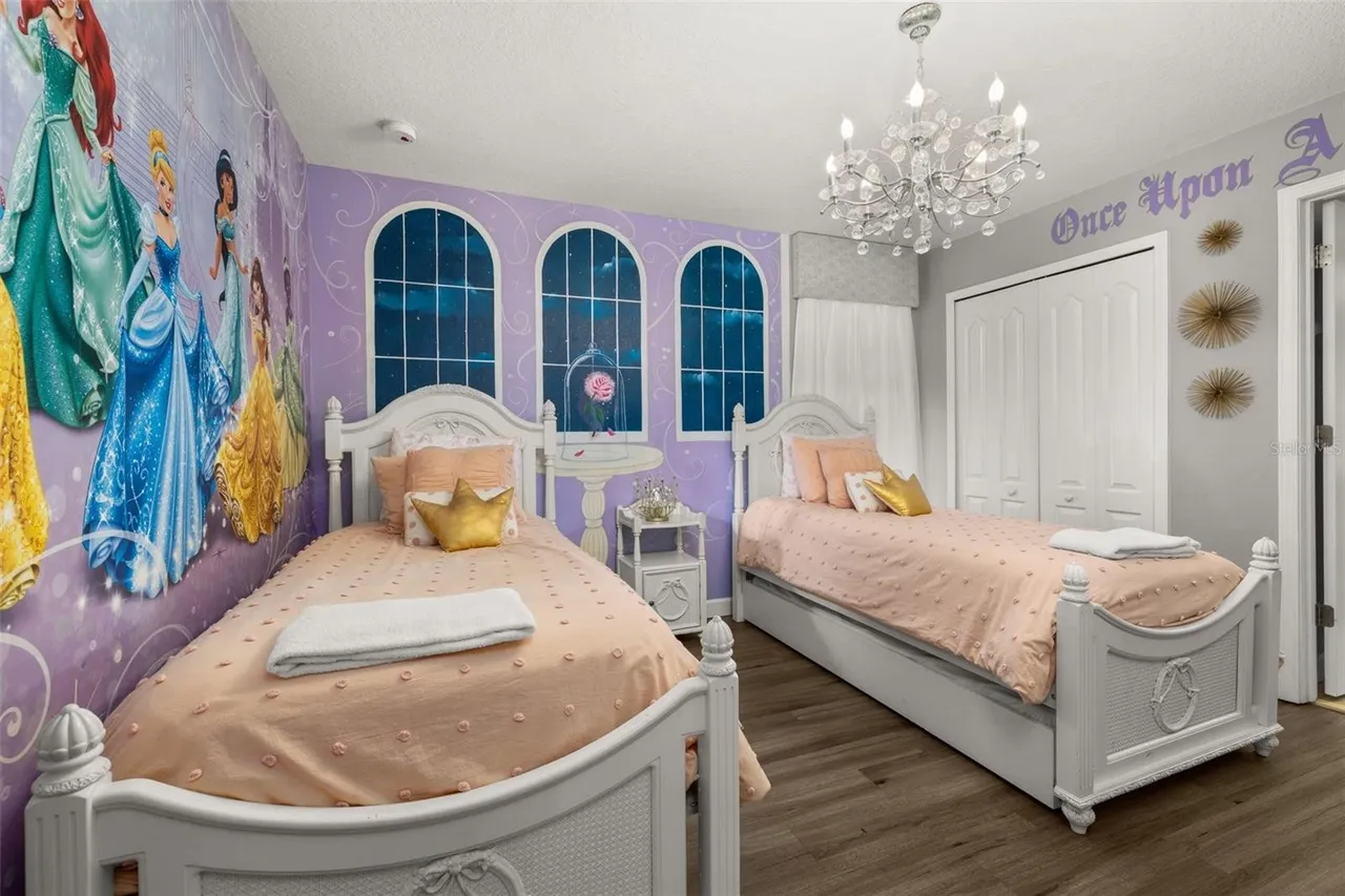 Slide show image of the Orlando Florida Home for Sale 28