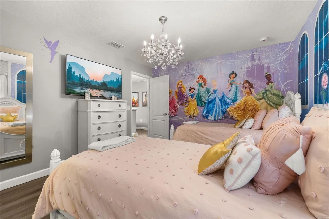 Slide show image of the Orlando Florida Home for Sale 29