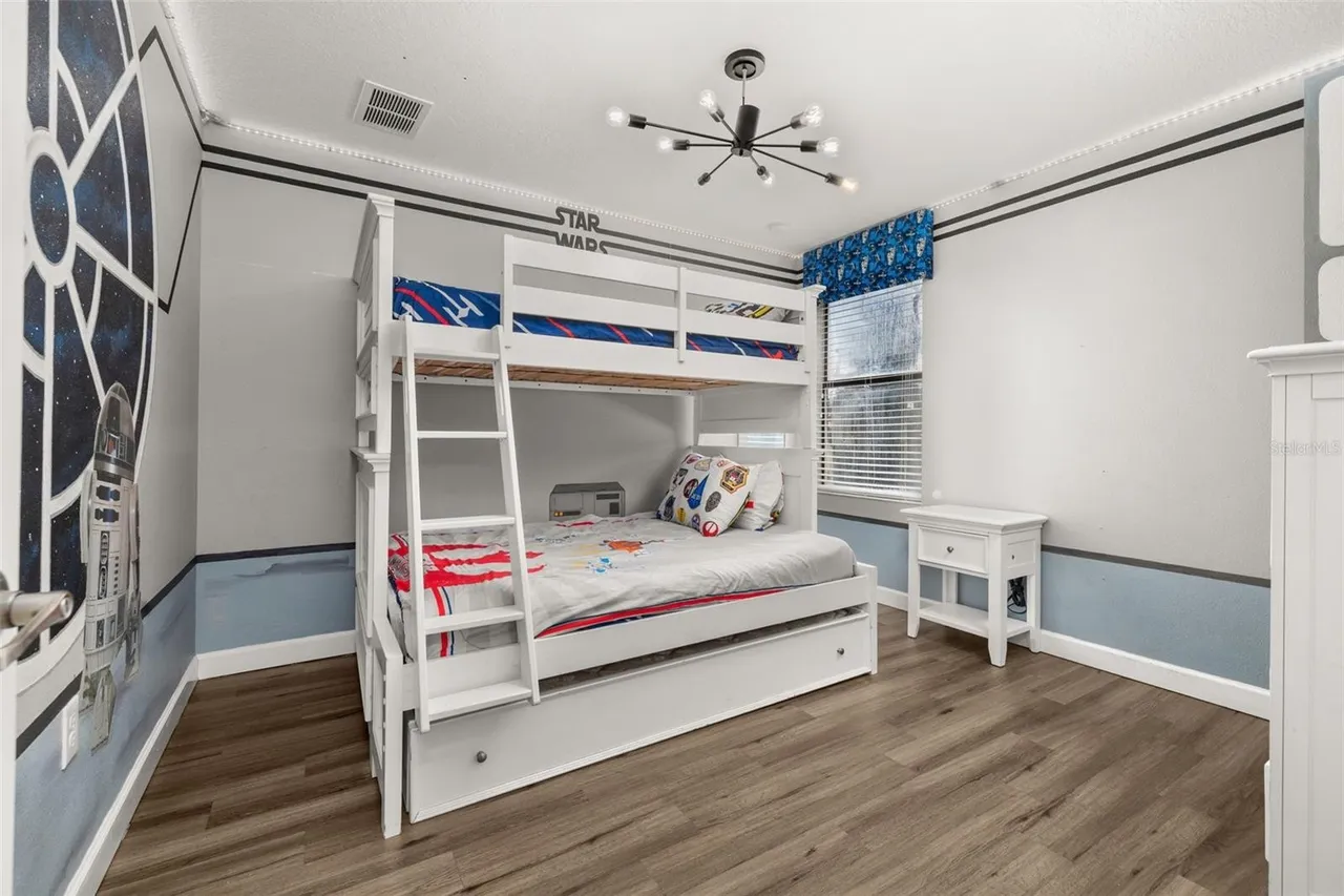 Slide show image of the Orlando Florida Home for Sale 34