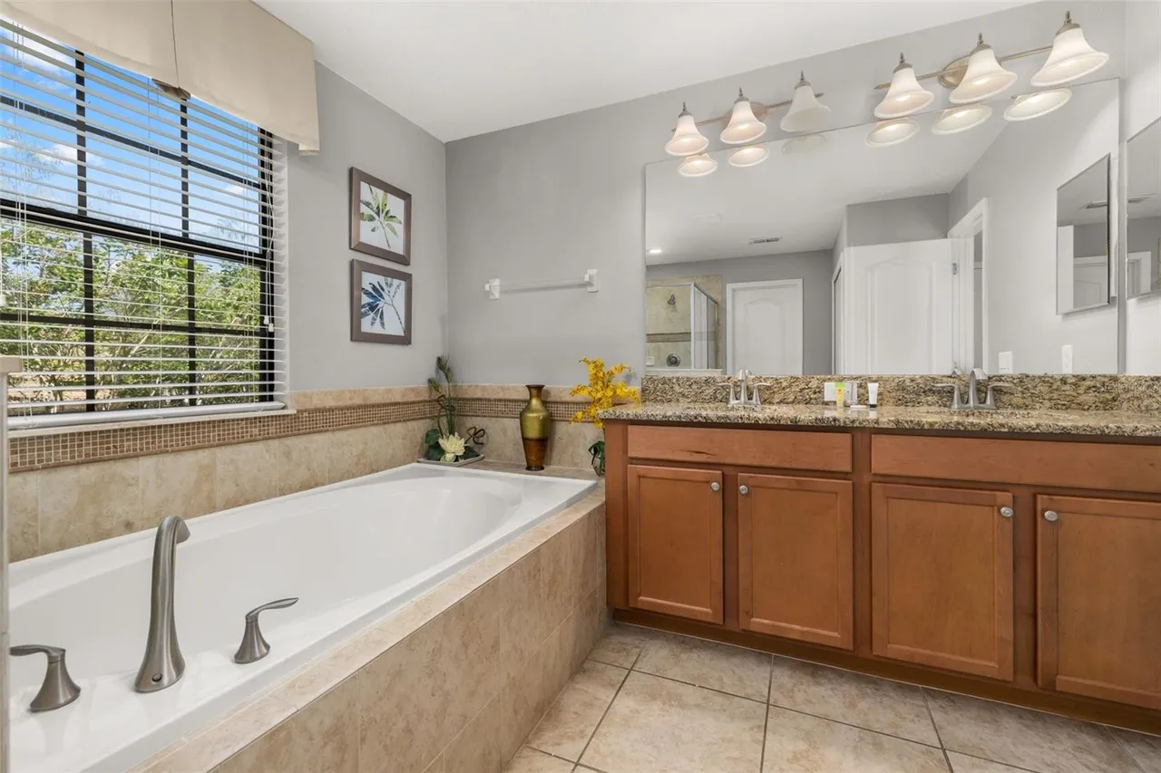 Slide show image of the Orlando Florida Home for Sale 42