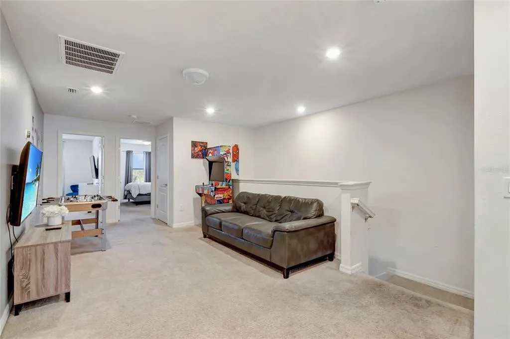 Slide show image of the Orlando Florida Home for Sale 17