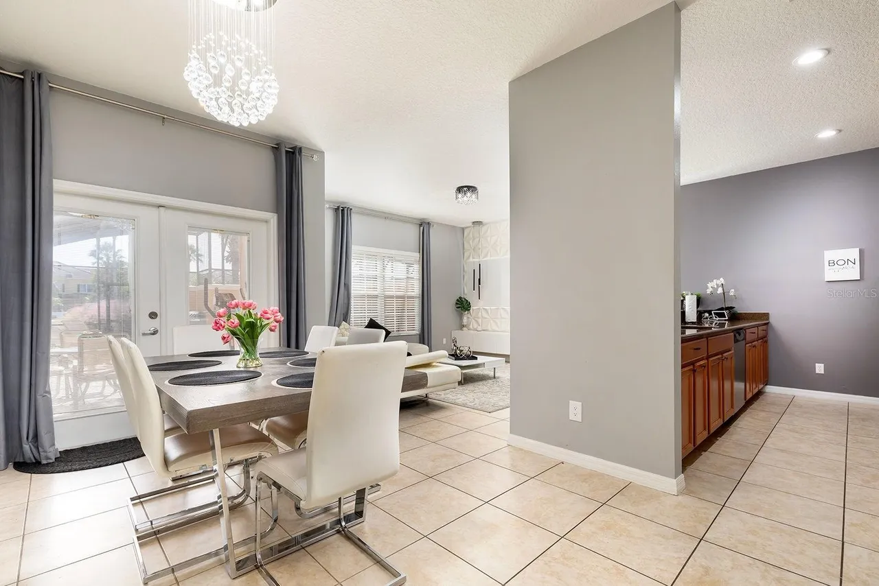 Slide show image of the Orlando Florida Home for Sale 10