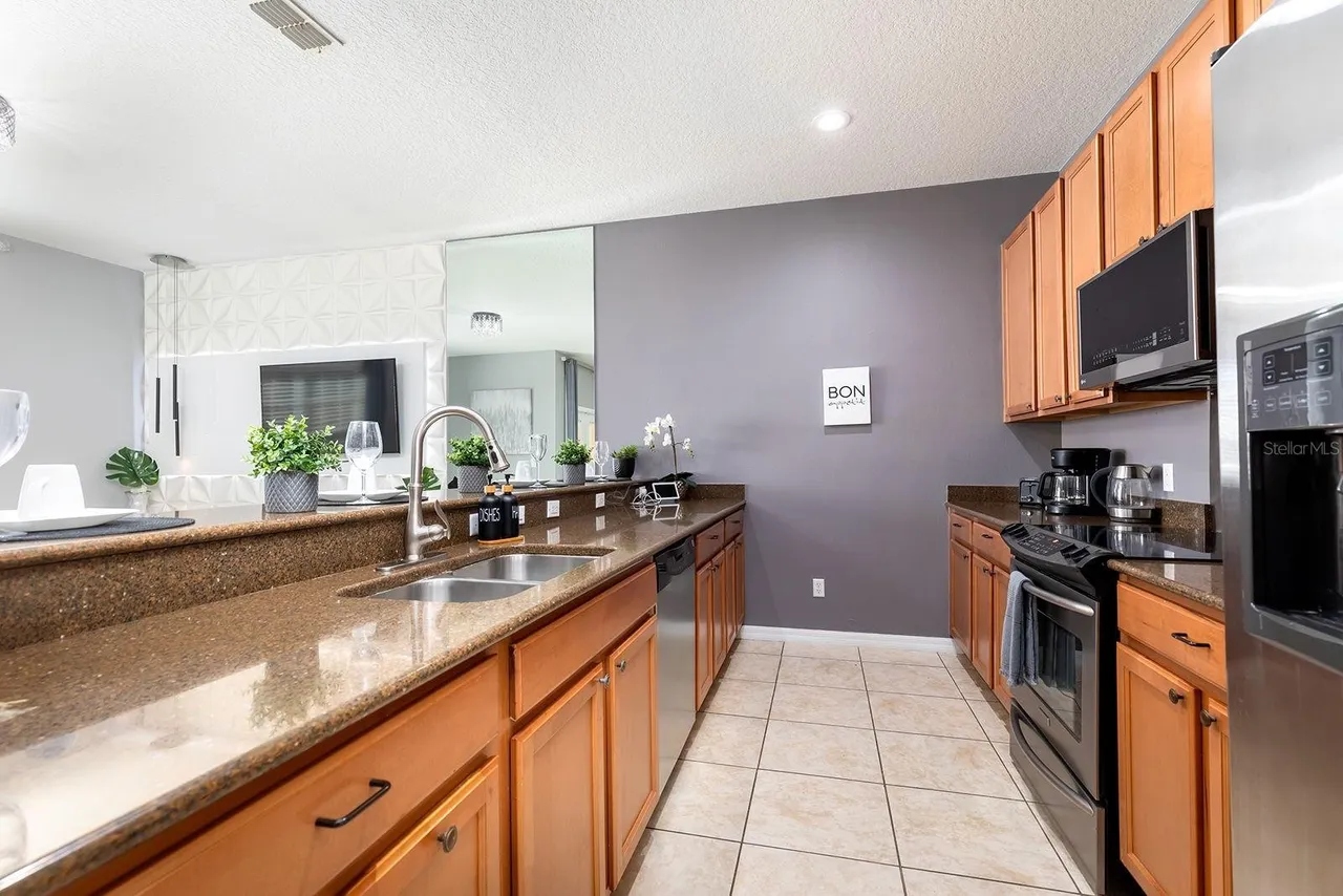 Slide show image of the Orlando Florida Home for Sale 11