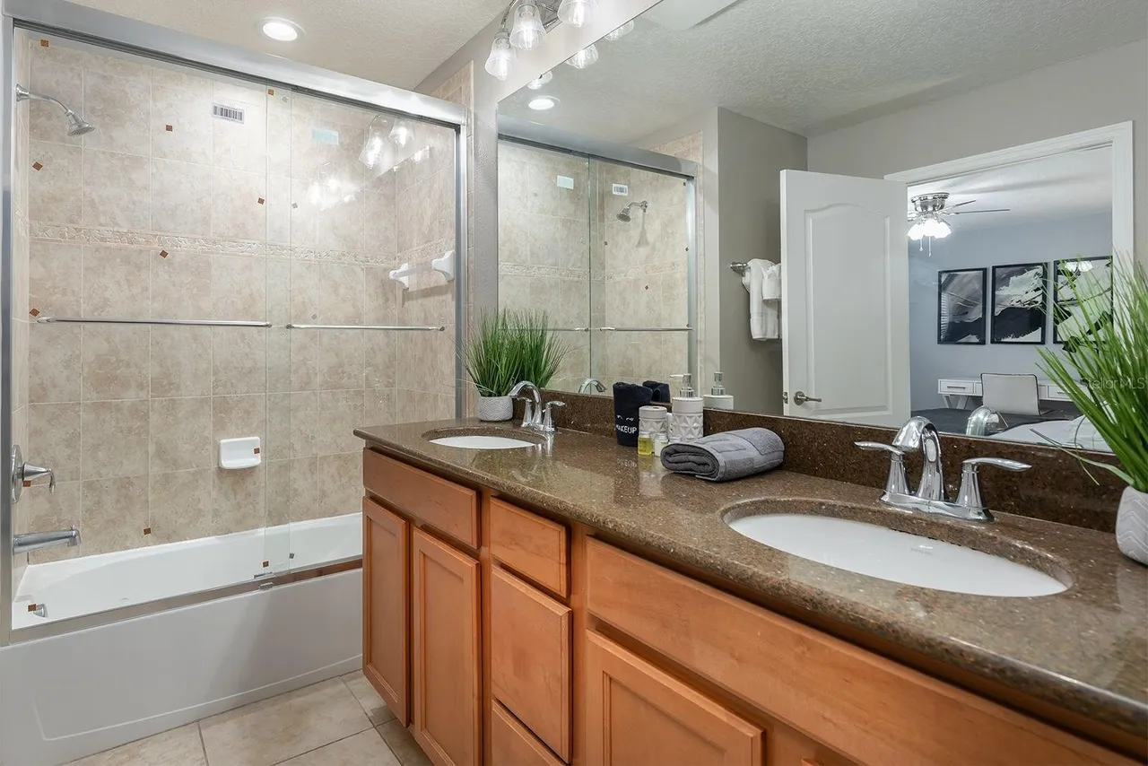 Slide show image of the Orlando Florida Home for Sale 15