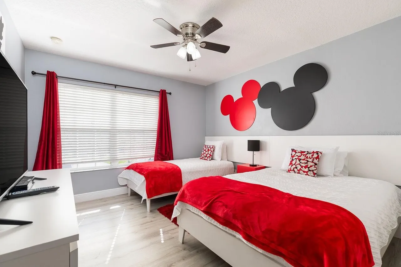 Slide show image of the Orlando Florida Home for Sale 17