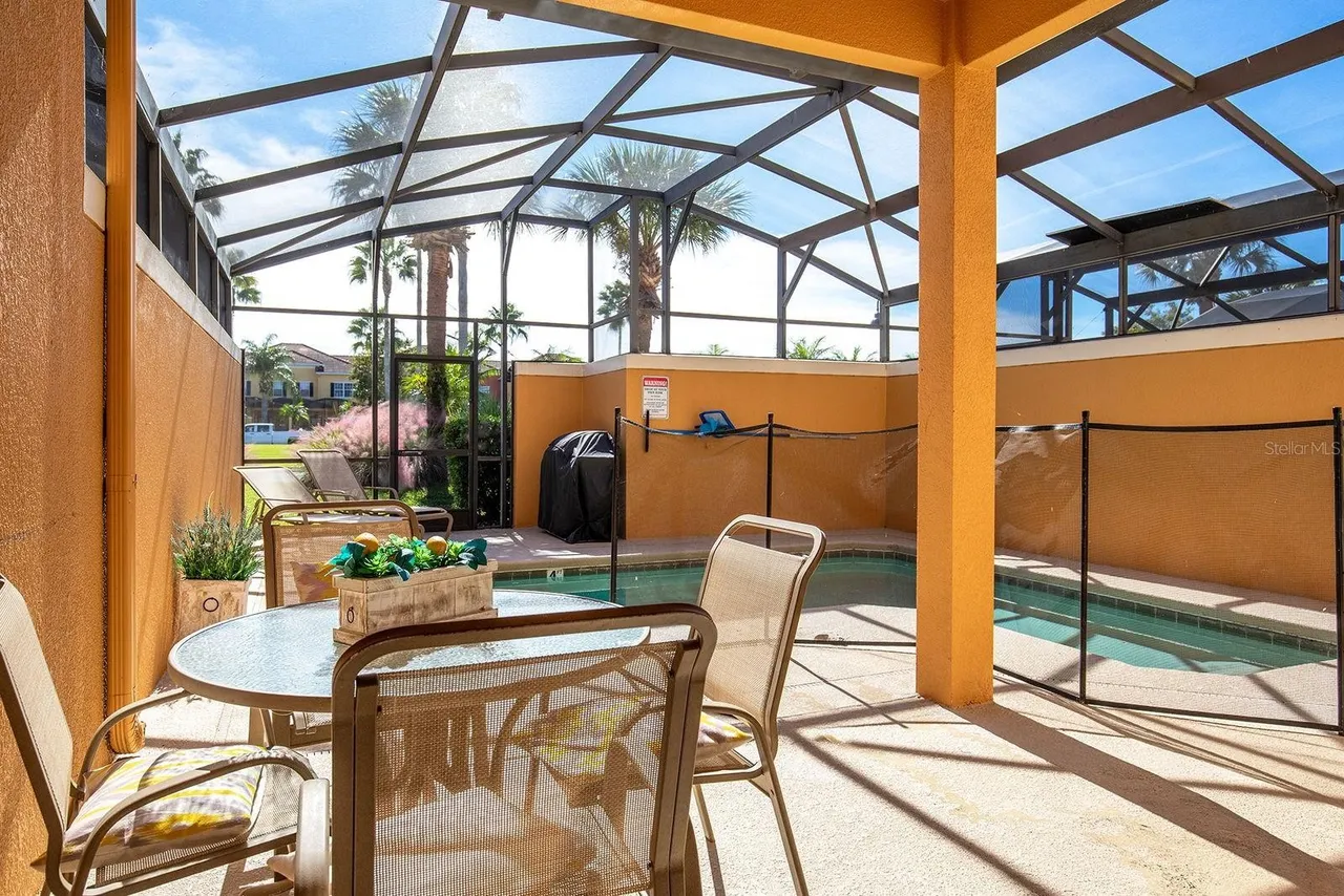 Slide show image of the Orlando Florida Home for Sale 25