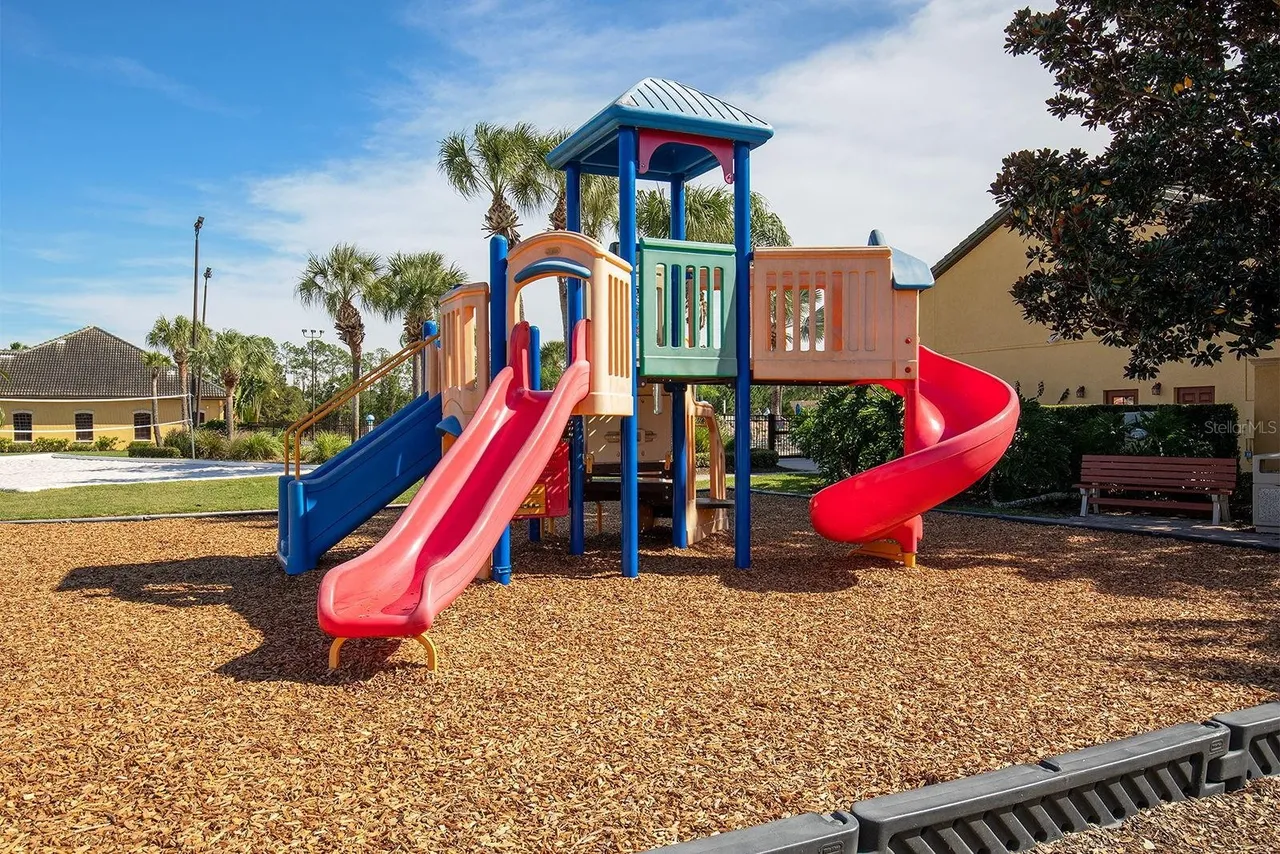 Slide show image of the Orlando Florida Home for Sale 30