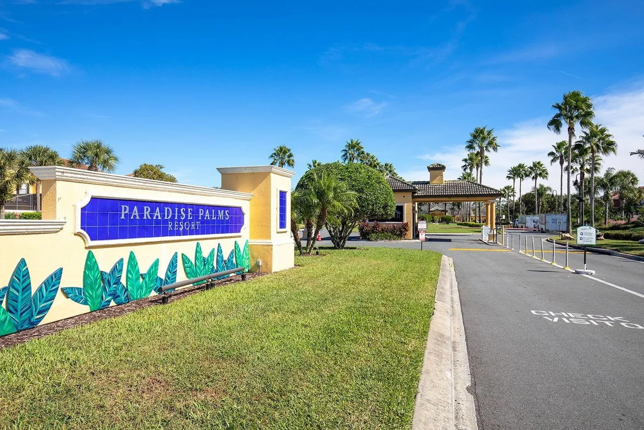 Slide show image of the Orlando Florida Home for Sale 32