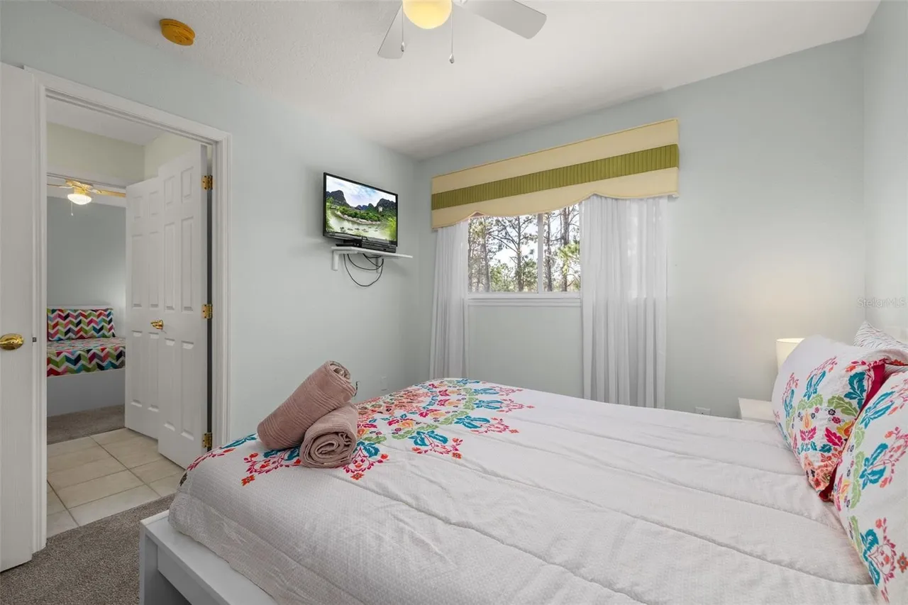 Slide show image of the Orlando Florida Home for Sale 22